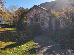 2555 Western Oak Dr, Redding, CA 96002