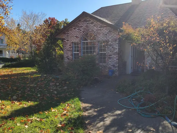2555 Western Oak Dr, Redding, CA 96002