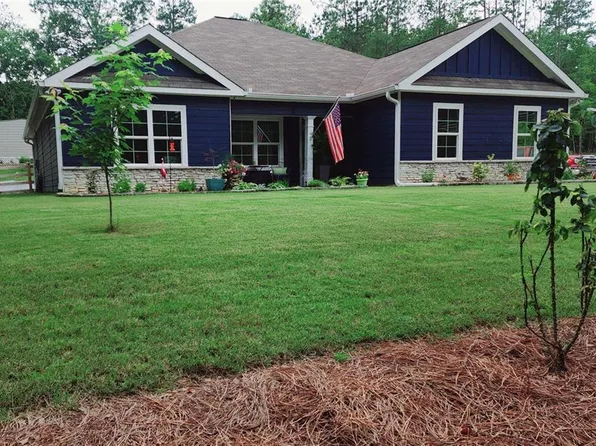 11 Pine Grove Ln, Salem, AL 36874