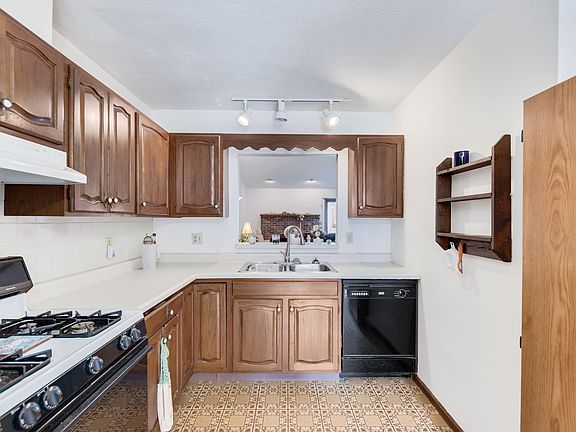 5th image of 2212 Bayview Dr