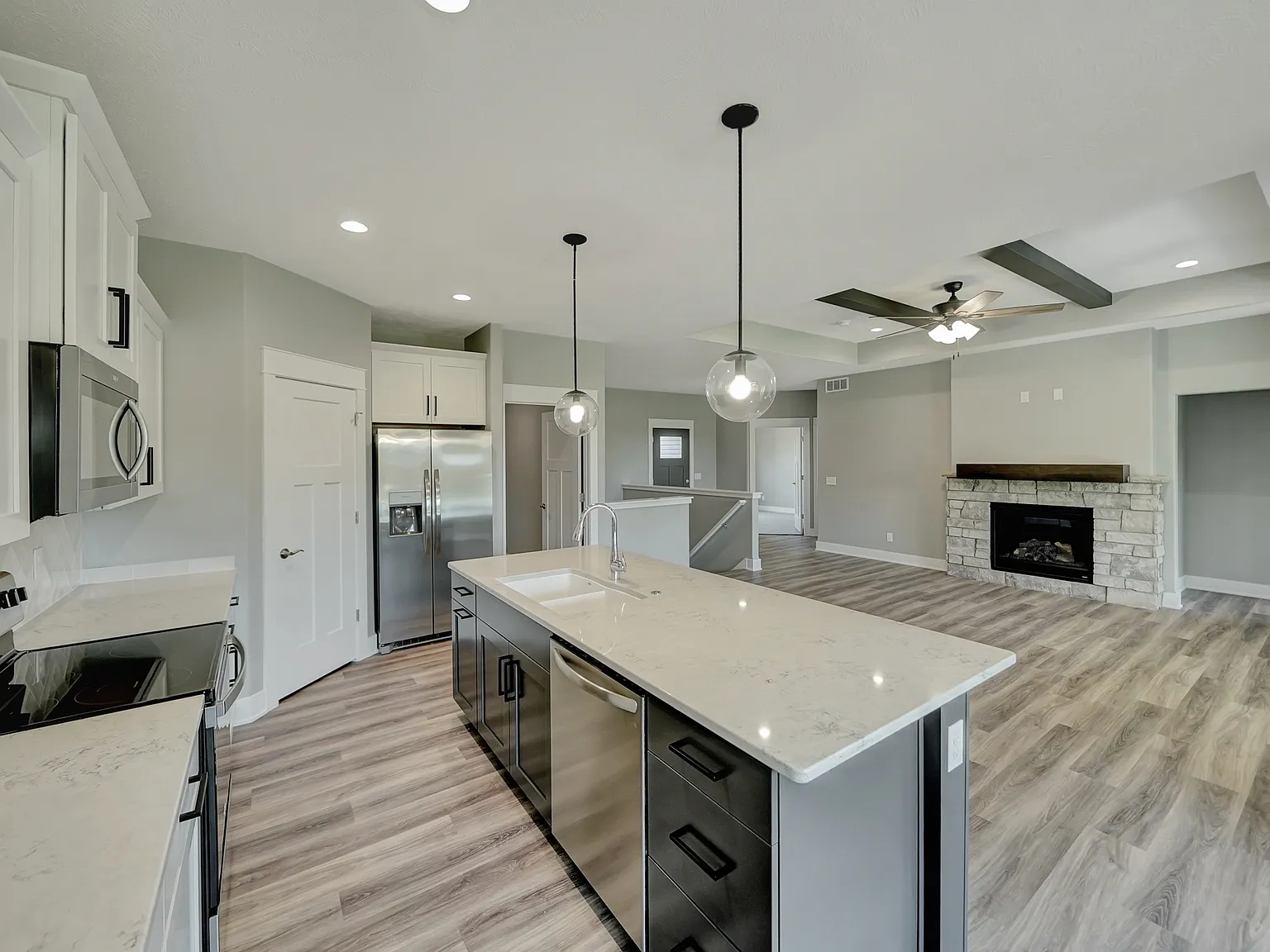 4 bed, 2600 sqft, $3,200 — Photo 1