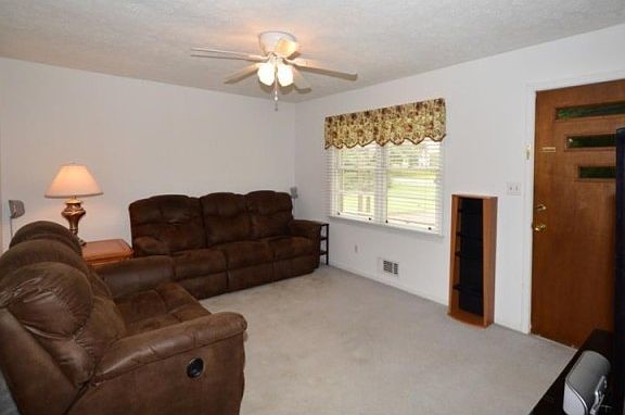 2nd image of 4296 Newton Cir