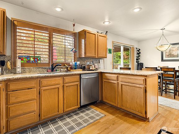 3rd image of 836 SW 345th Street