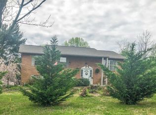 2914 Clover Hill Ridge Rd, Maryville, TN 37801