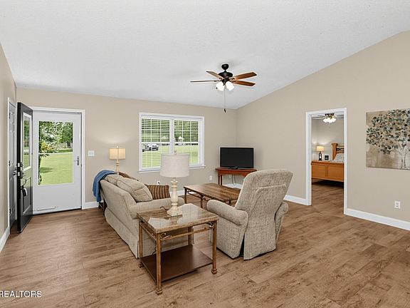 2nd image of 109 Chestnut Ct