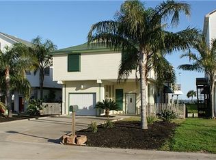 127 Kona Dr, Tiki Island, TX 77554