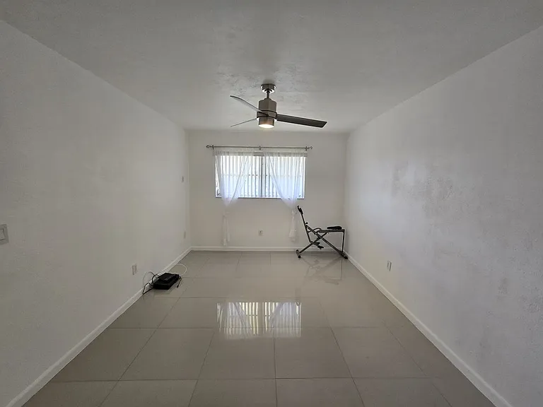 2800 NE 203rd St #24 — Photo 3