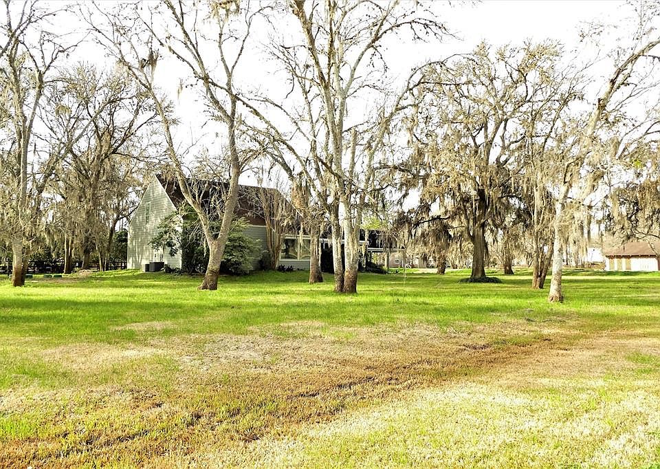 1st image of 820 Pony Ln