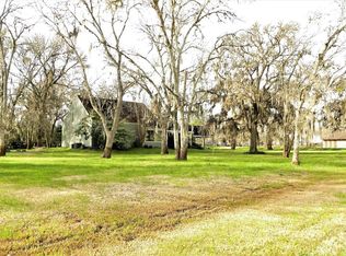 820 Pony Ln, Wallis, TX 77485
