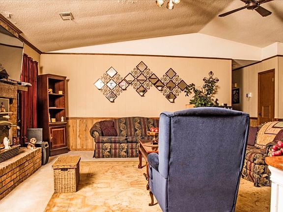 4th image of 2727 Camellia Dr