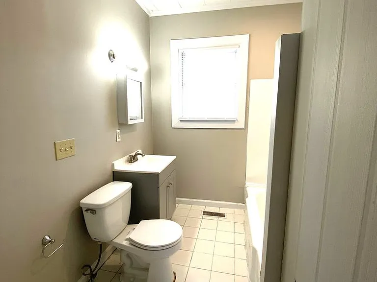 352 Bassett Ave — Photo 15