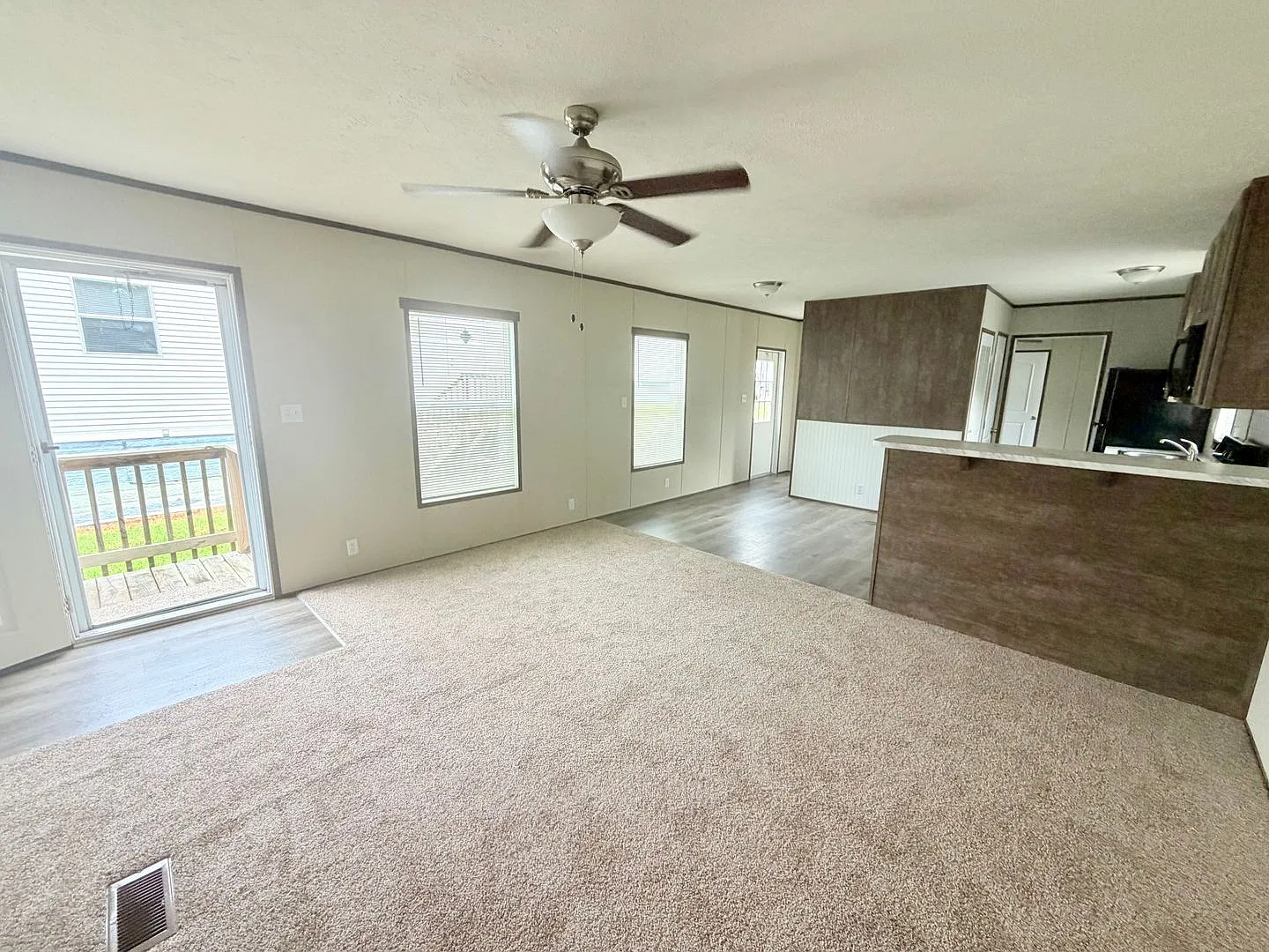3 bed, 1056 sqft, $1,209 — Photo 4