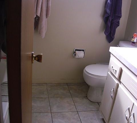 3rd image of 560 W 10th St