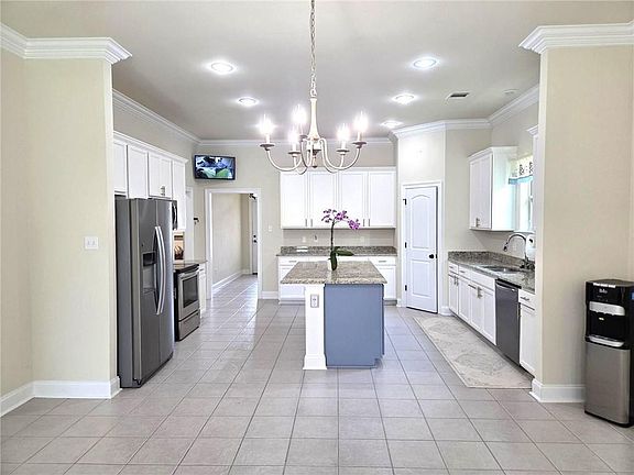 5th image of 1081 Burgess Dr