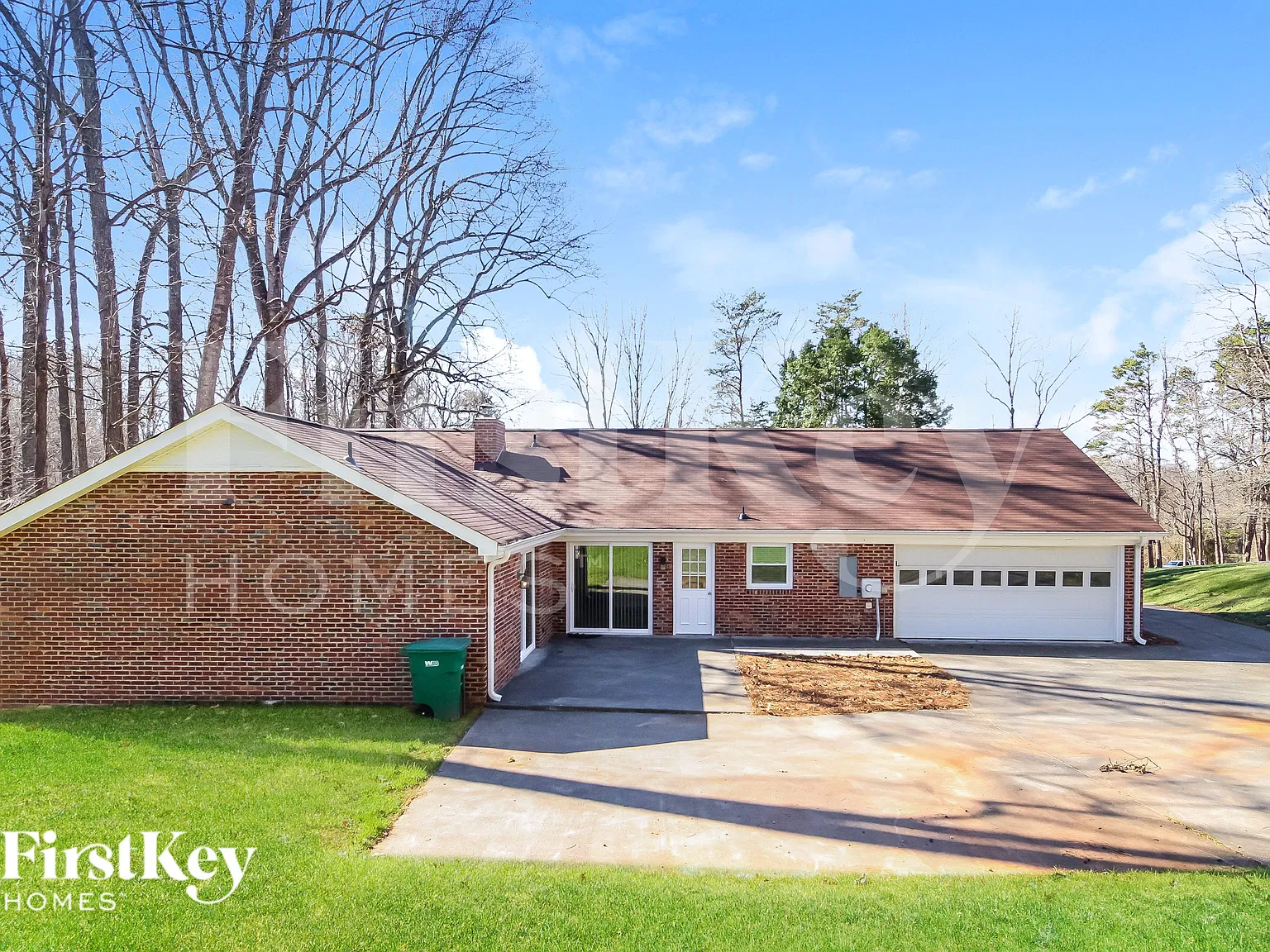 4 bed, 2.0 bath, 2616 sqft, $2,525 — Photo 1