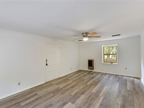 4th image of 850 Forest View Dr #A
