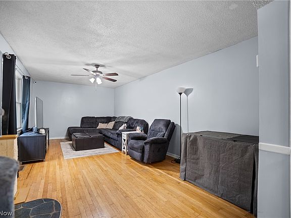 4th image of 915 Chestnut St