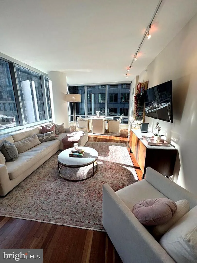 Residence At The Ritz Carlton — Photo 1