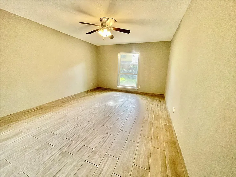 8318 Hot Springs Dr — Photo 13