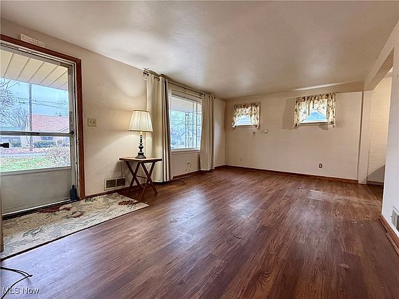 2nd image of 1923 Medford Ave