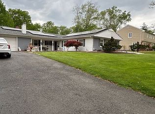 8 Owens Rd, Marlboro, NJ 07746