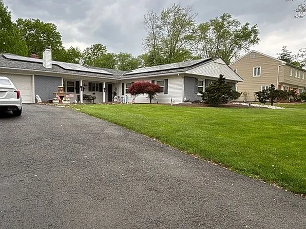 8 Owens Rd, Marlboro, NJ 07746