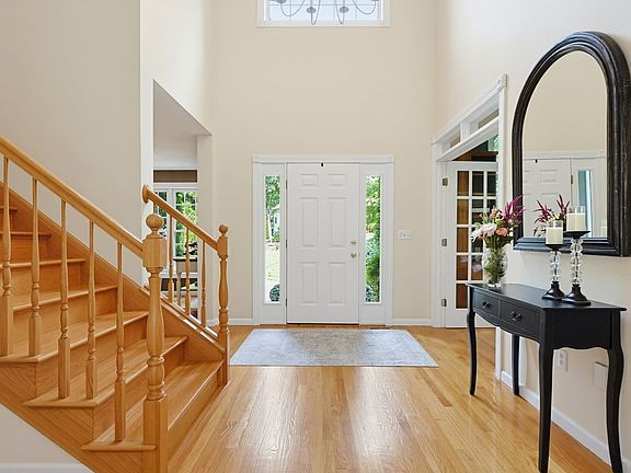 4th image of 31 Hockanum Rd