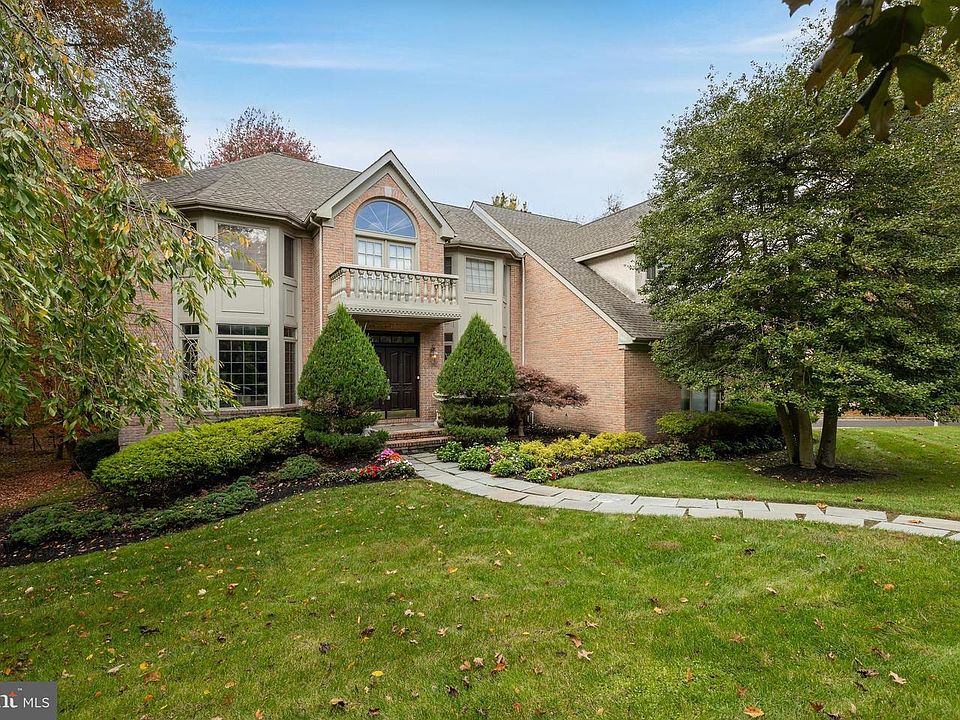 1st image of 2 Shingle Oak Dr