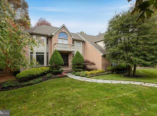 2 Shingle Oak Dr, Voorhees, NJ 08043