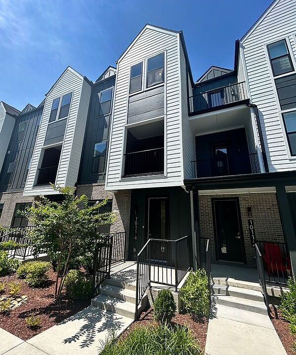 1st image of 1011 44th Ave N #4