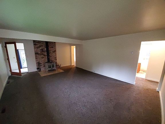 5th image of 2430 Bainbridge St