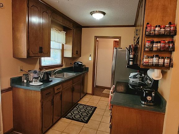 2nd image of 417 Glen Bonnie Ln