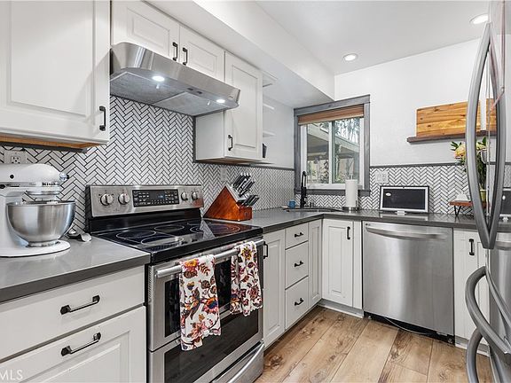 3rd image of 3621 Towne Park Cir