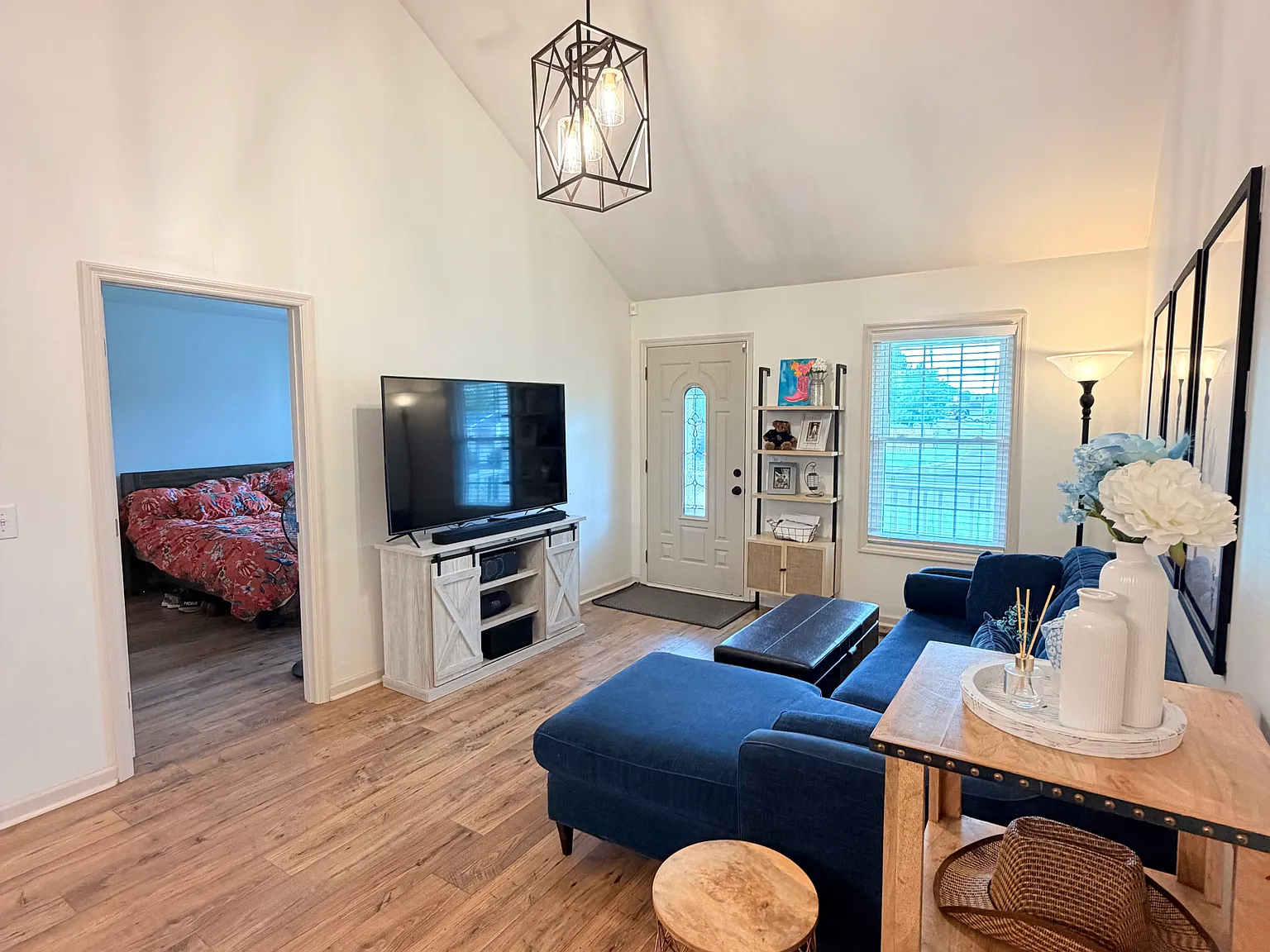 3 bed, 1355 sqft, $2,450 — Photo 4