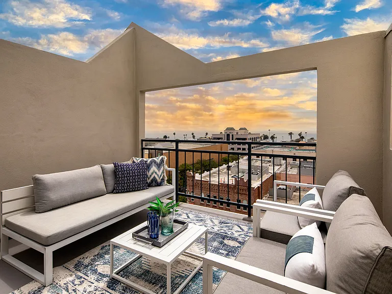 Residences on 3rd Street Promenade — Photo 14