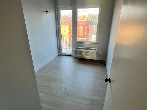 499 Concord Avenue image 3 of 9