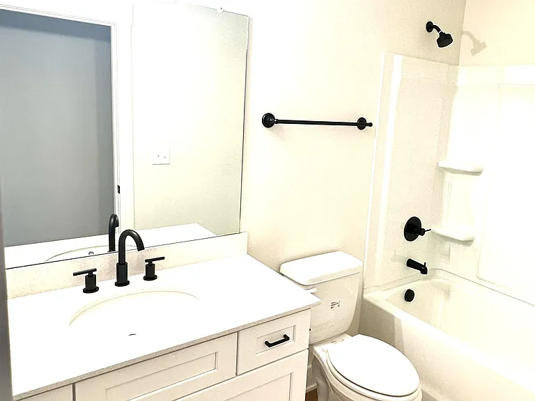 216 Victor Reiter Pkwy #B — Photo 5