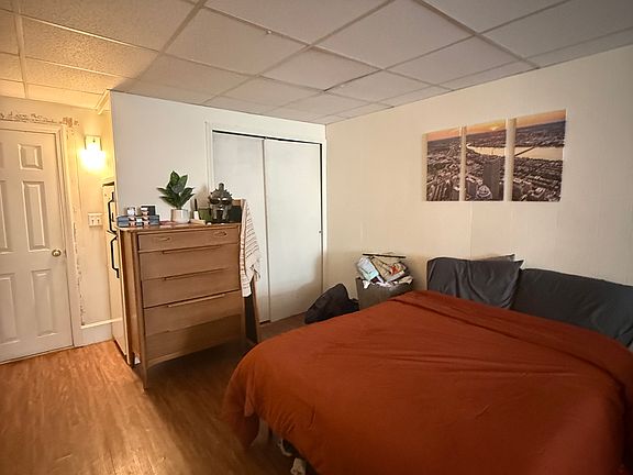 3rd image of 290 Newbury St APT 1R