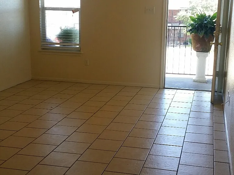 1102 Circle M Dr #C — Photo 10
