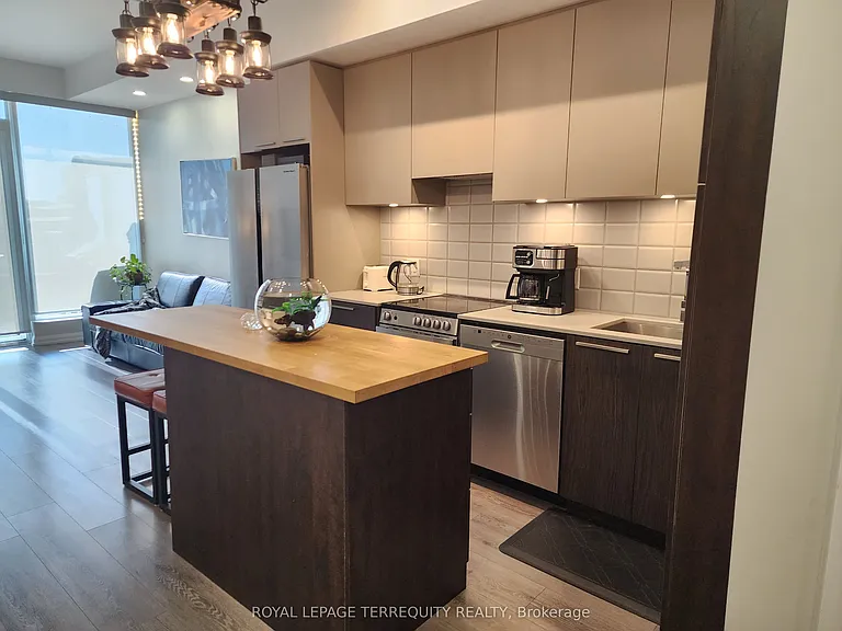 4208 Dundas St W #610 — Photo 5