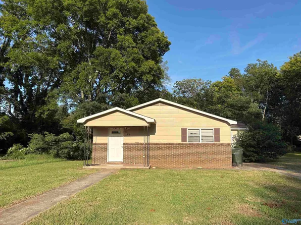 306 12th Ave NW, Decatur, AL 35601