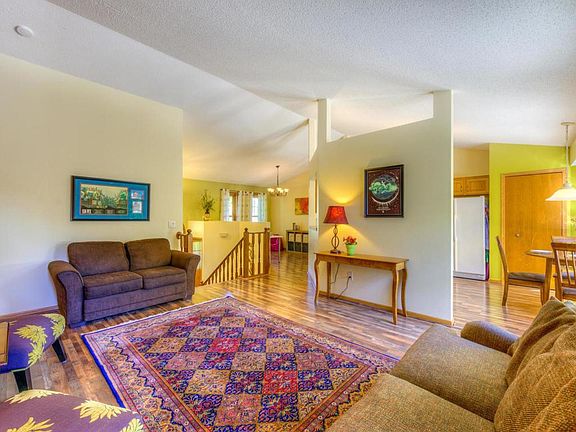 5th image of 13622 Essex Ct