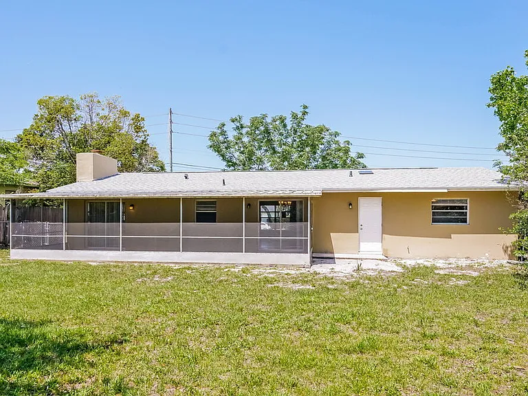 989 E Normandy Blvd — Photo 16