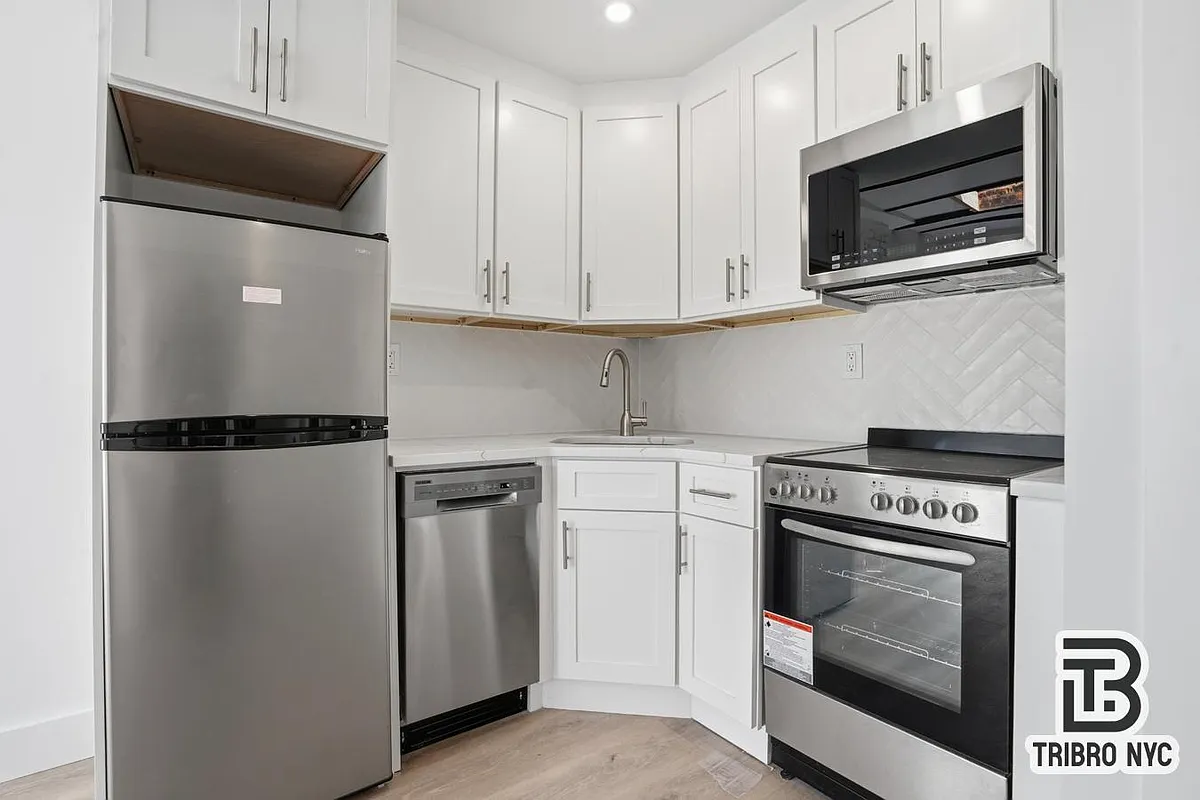 Building Photo - 651 Rogers Ave #2B