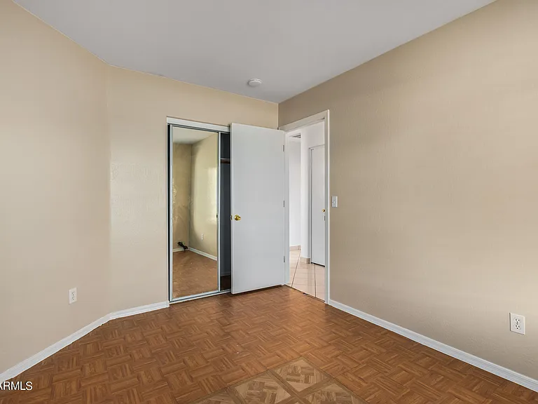 1525 W Burgess Ln — Photo 21