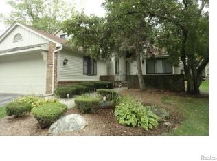 6973 Pebblecreek Woods Dr #1, West Bloomfield, MI 48322
