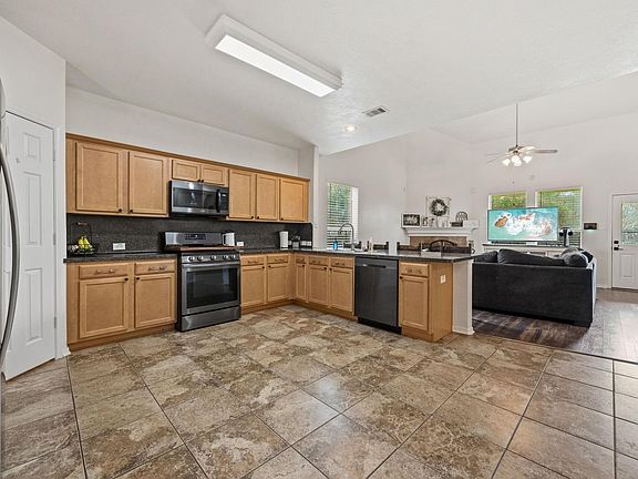 4th image of 523 Savory Ln