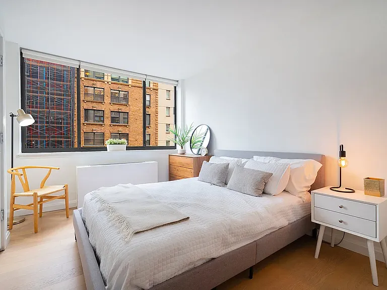 250 W 19th St #15M — Photo 2