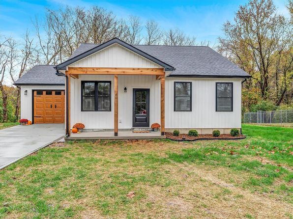 60 Cedar Brook Dr, Pacific, MO 63069