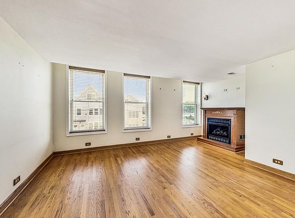 3rd image of 2506 N Clybourn Ave #1